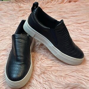 Lulus Cassay Platform Sneaker Women 8.5 Crocodile Embossed‎ Slip On Shoe EUC